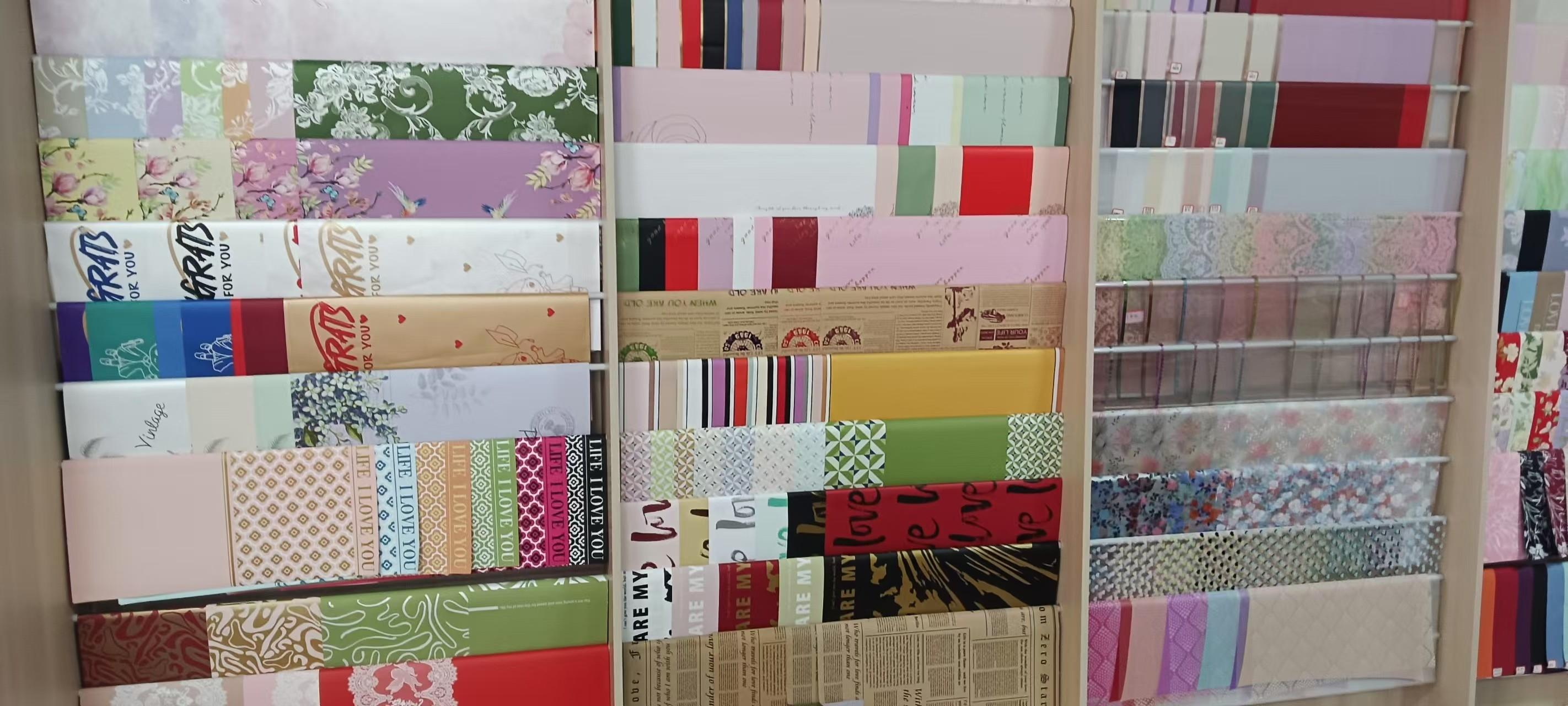We visited the flower wrapping paper factory.