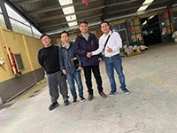 Customer sharing case