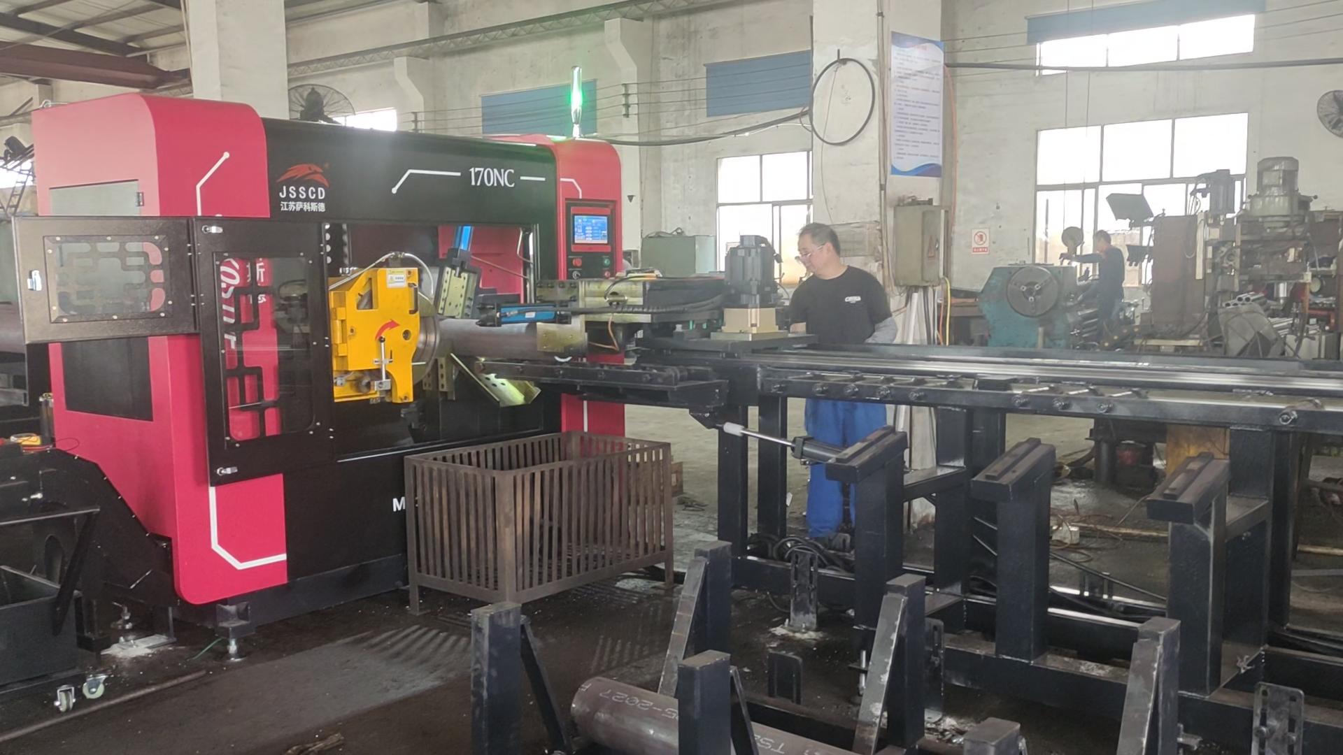 Sawing and stacking of the super-long empty pipe of Aircraft 170