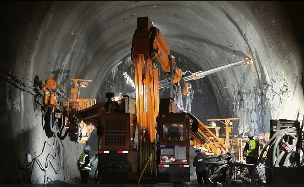 Keda Intelligent KMZ5012 Drilling and Anchoring Robot Participated in the Construction of Sichuan Tibet Railway, Hard Core Technology to Support the Century Project !!