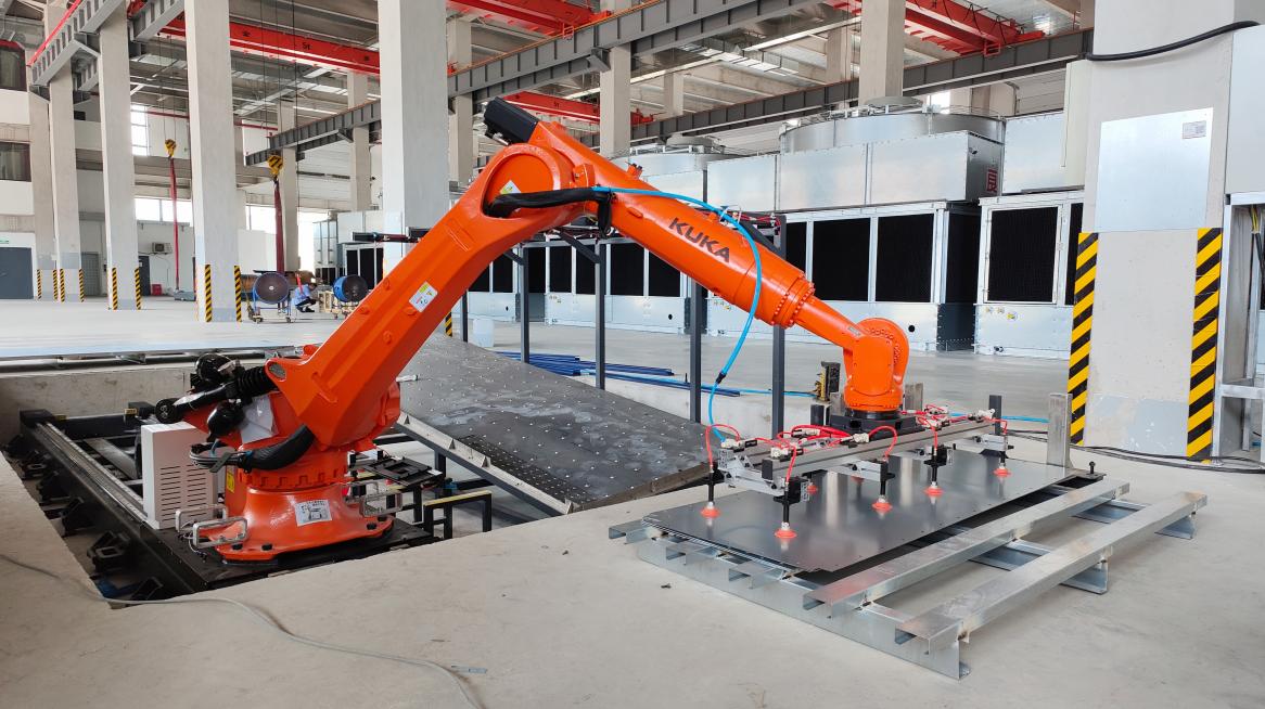 KUKA KR210 is used for sheet metal bending applications！