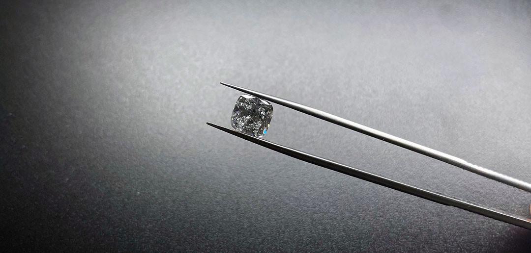 This kind of diamond, cheap, formed in billions of years, can be cultivated in a few weeks now! Will you buy it