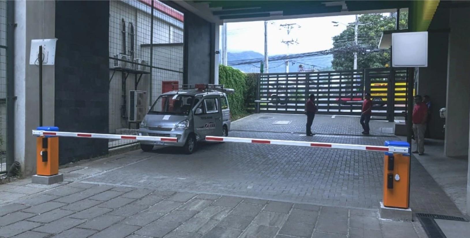 UHF Long Range Reader Hands free Entry and Exit Access Control System