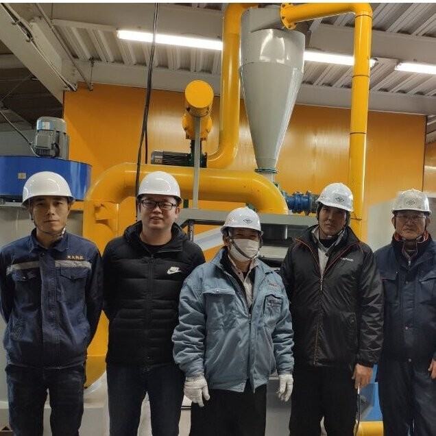 A set of 500-type waste cable granulator was loaded on a truck and sent to India