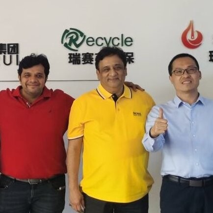 The 300-500kg/h waste circuit board recycling equipment purchased by American customers has been completed in the factory