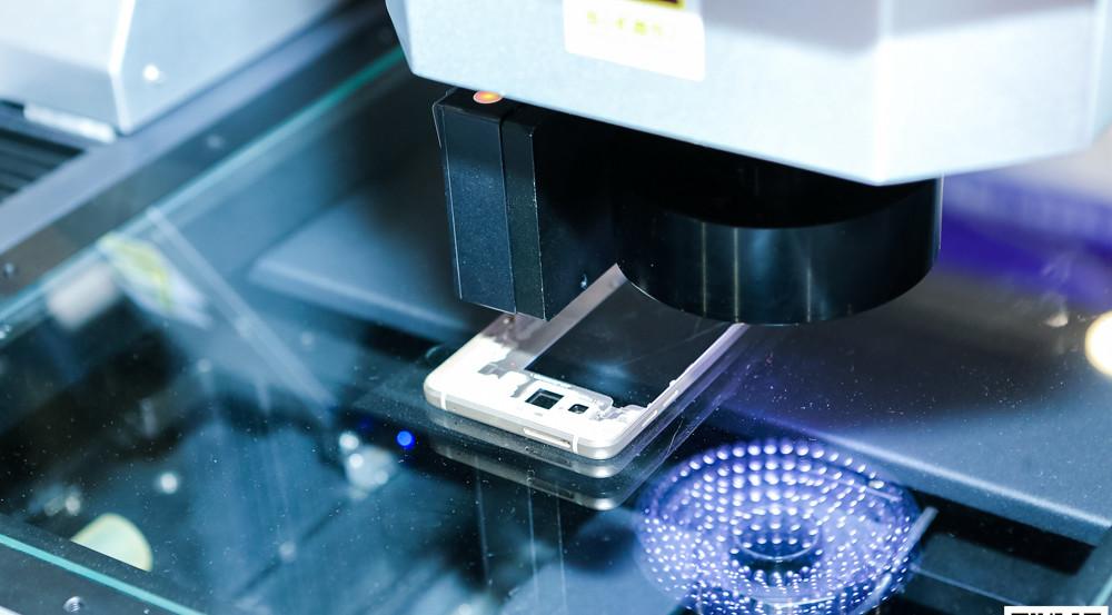 The key role of the vision measuring machine in the mobile phone manufacturing industry