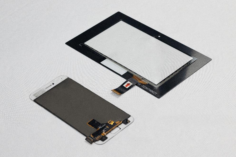 The vision measuring machine detects whether  the cable is qualified