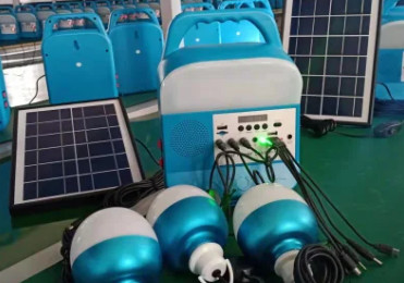Bright Blue Color LED Solar Kit for Home Light with FM Radio Bluetooth MP3 Speaker Solar Light