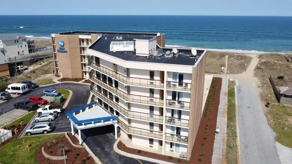 Hurricane-Resistant Door and Window System for Best Western Hotel, North Carolina, USA