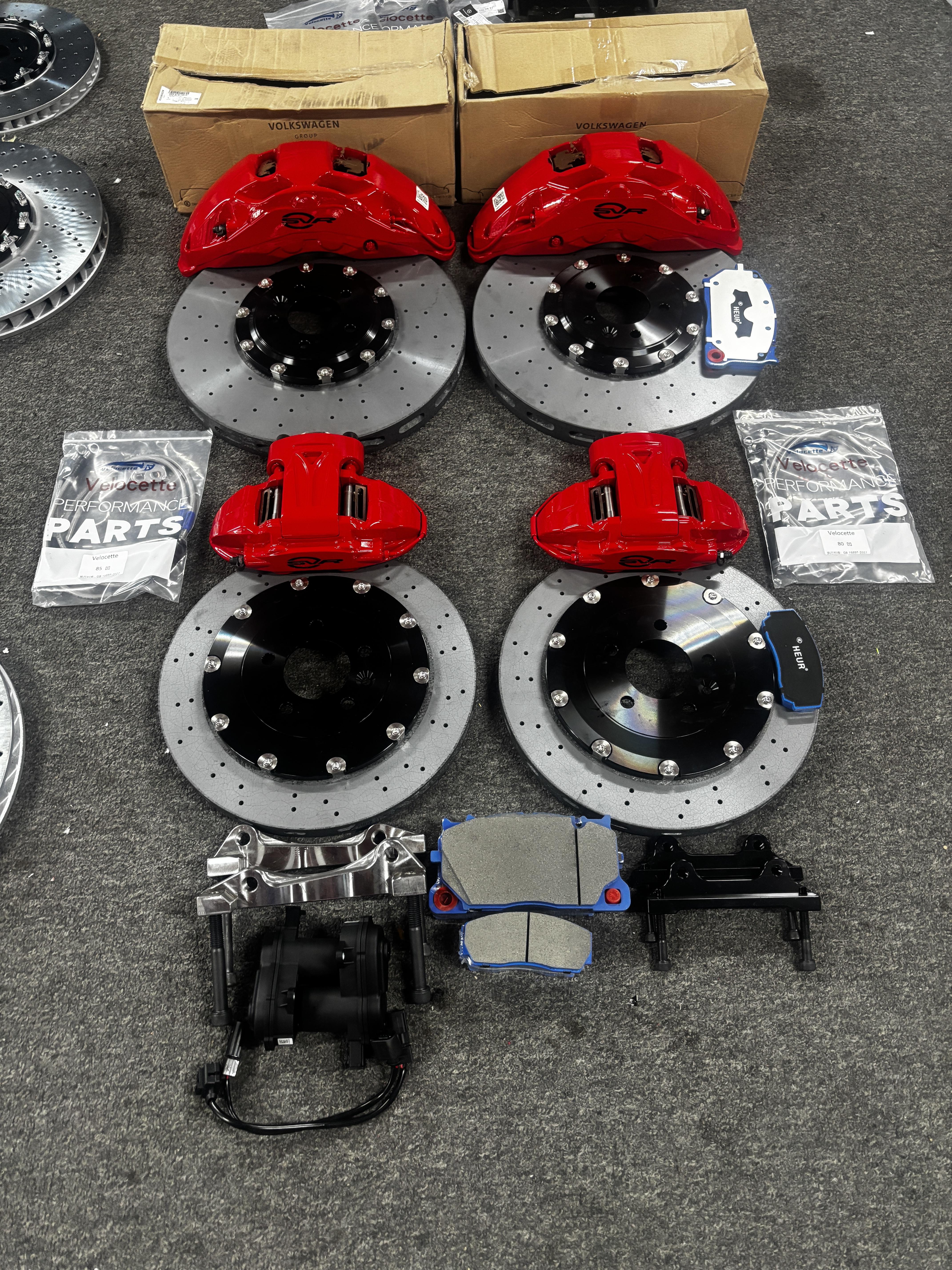 Akebono 10-Piston Calipers & Complete Carbon-Ceramic Rotor Upgrade for Range Rover Sport SVR