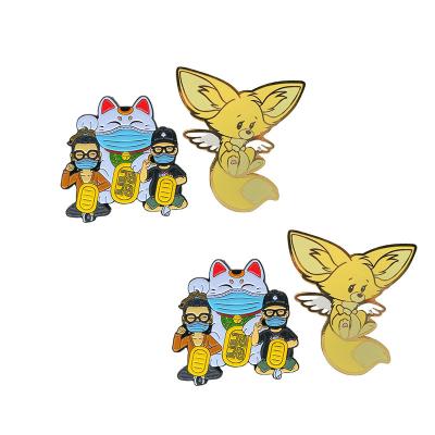 China Custom Gold Plating Hard Enamel Lapel Pins in Custom Sizes for Bulk Orders for sale