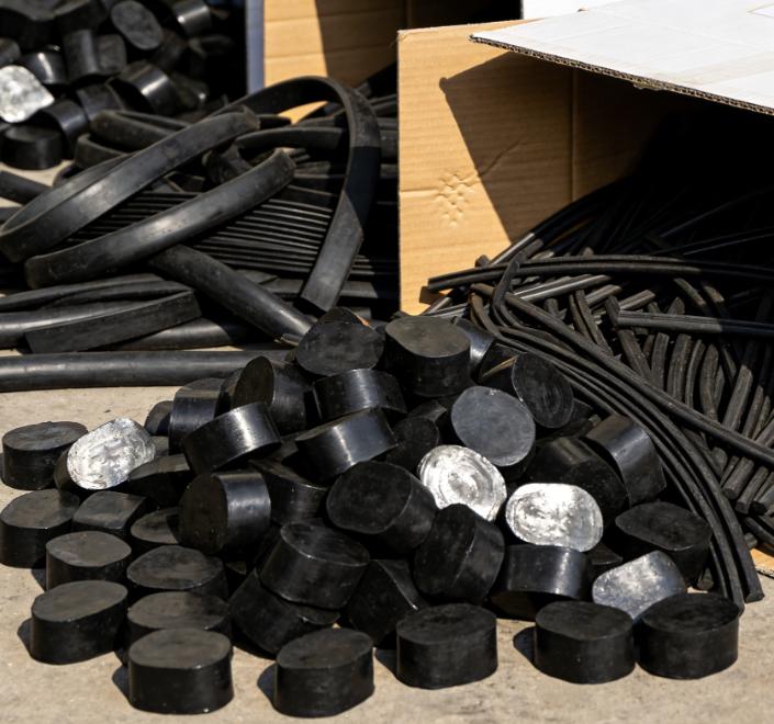 Precision Under Pressure: Real-World Applications of Tread Vulcanizing Presses in the Rubber Industry