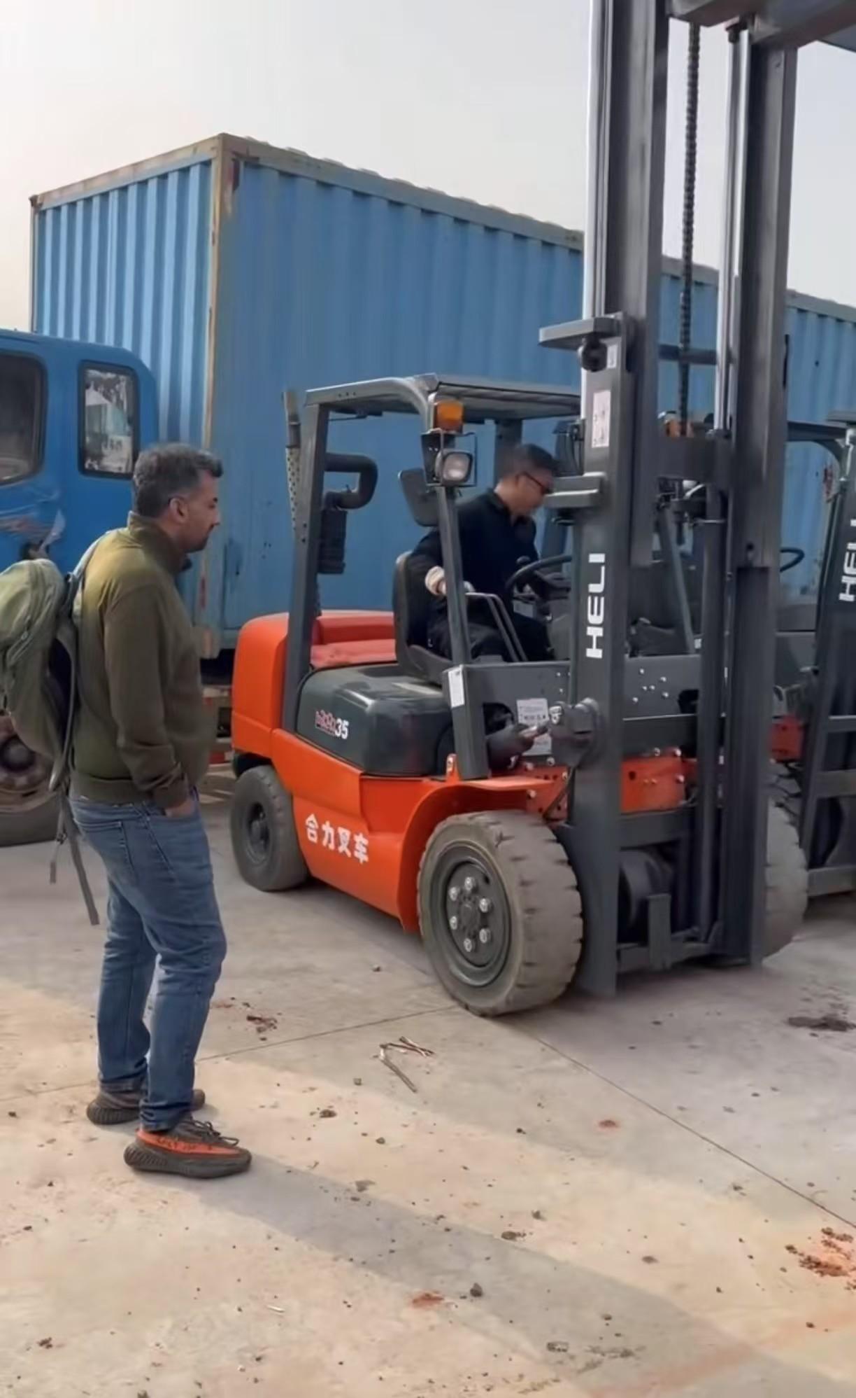 Foreign friends personally see the car test