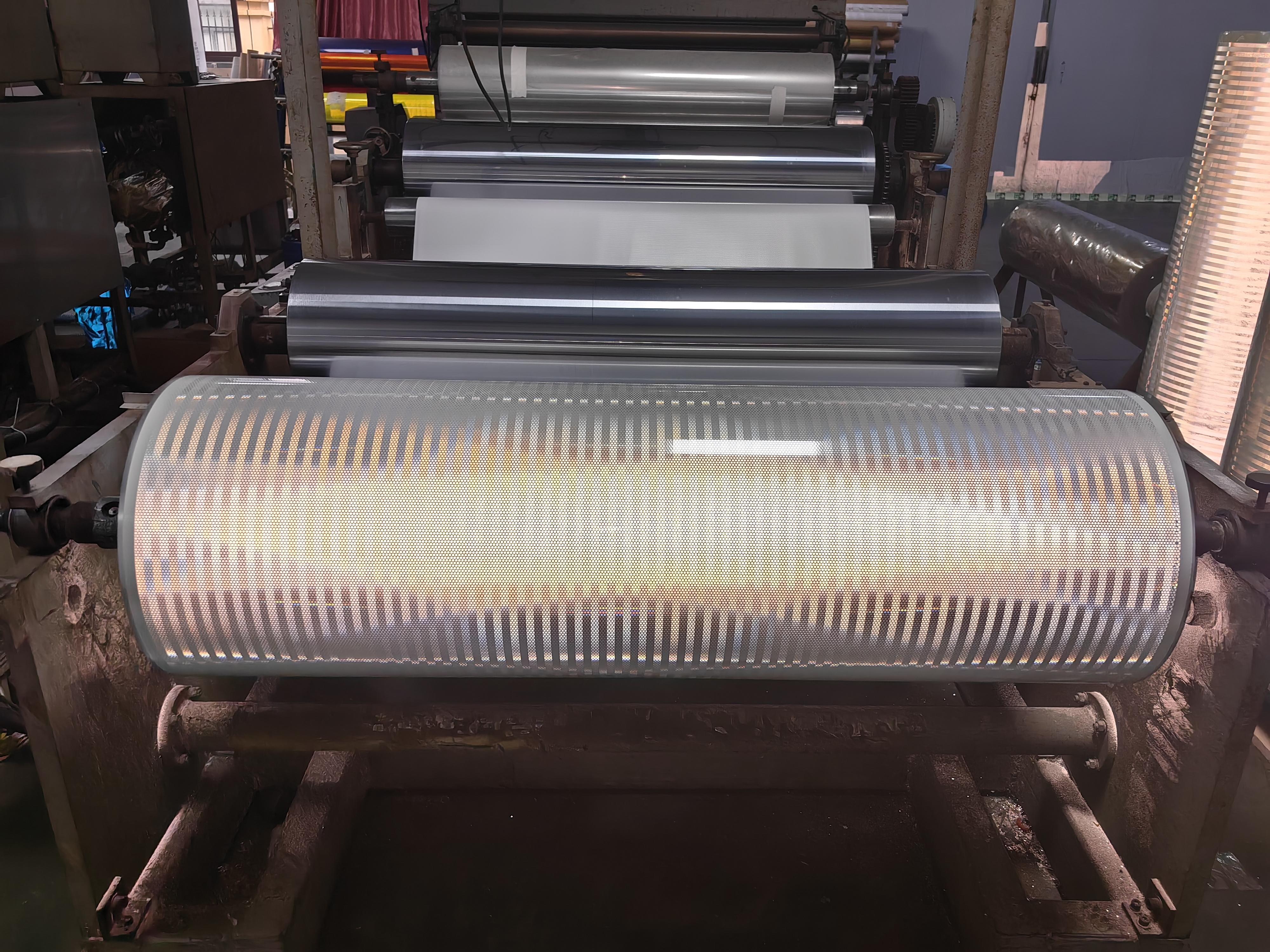 What's the Difference Between Reflective Tape and Reflective Sheeting? 