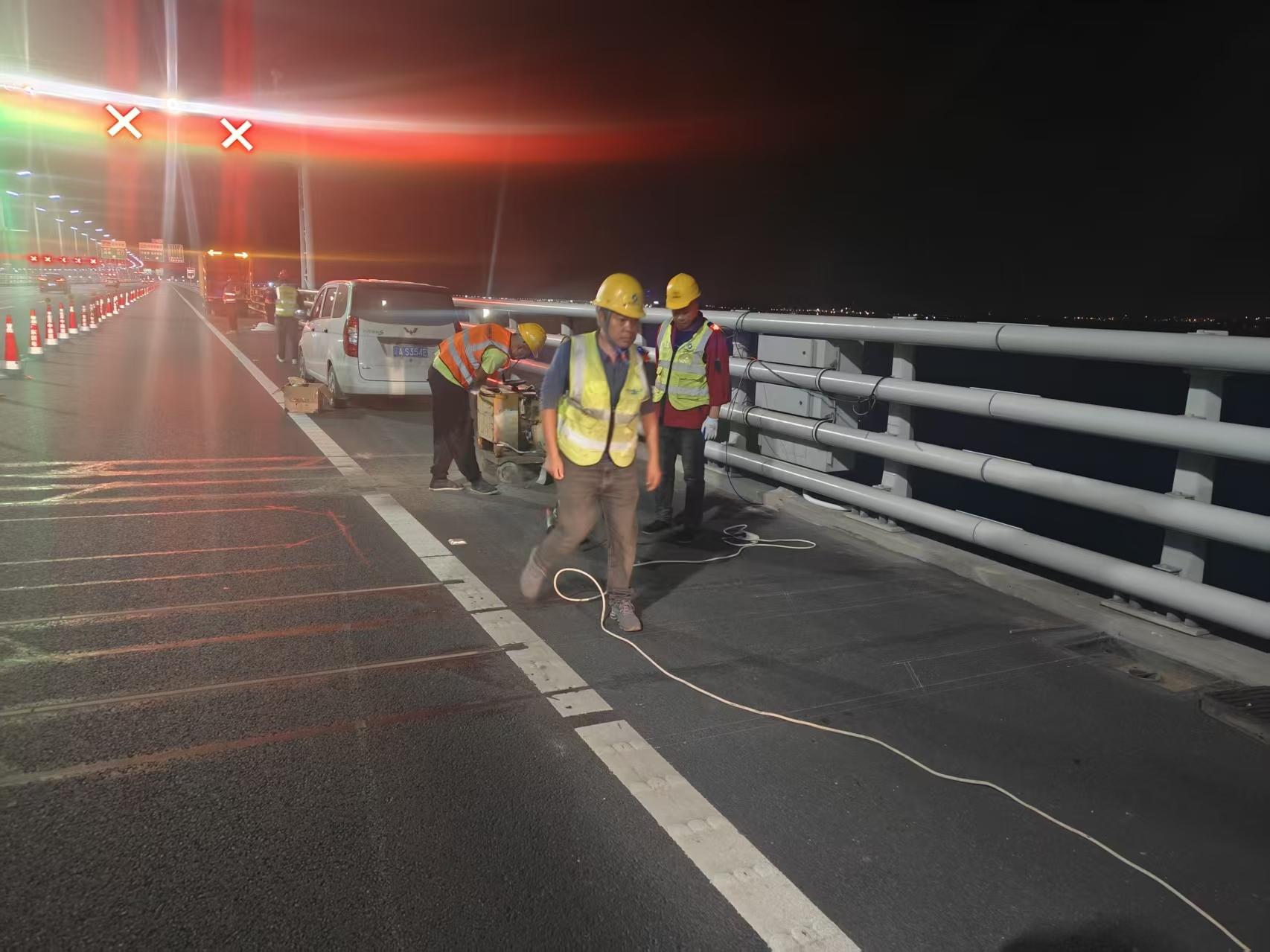 Our construction workers worked tirelessly day and night to reduce daytime traffic congestion and to expedite the completion and handover of the highway dynamic weighing project to the client