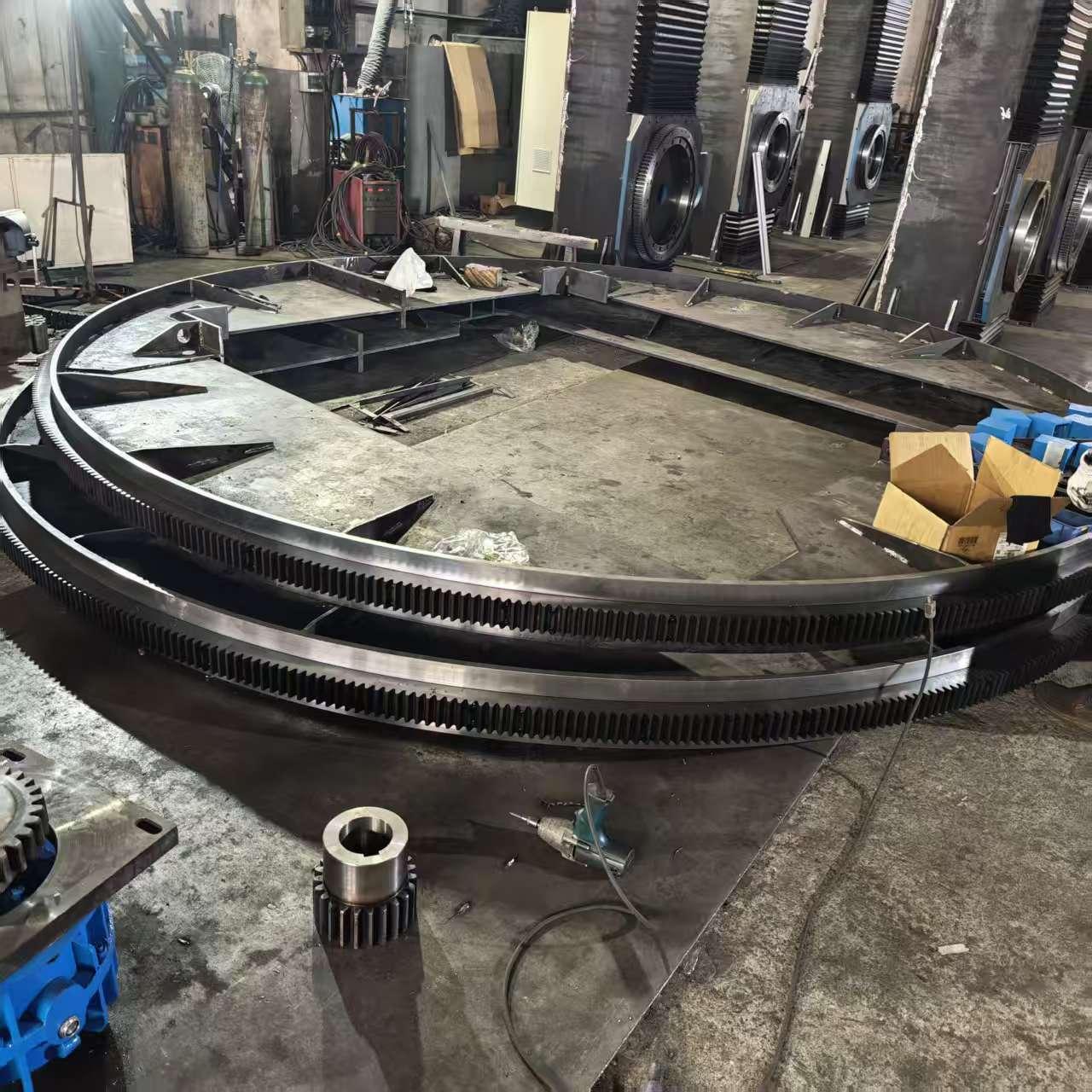 The Customer-Customized Tank Turning Machine Is Working Overtime.