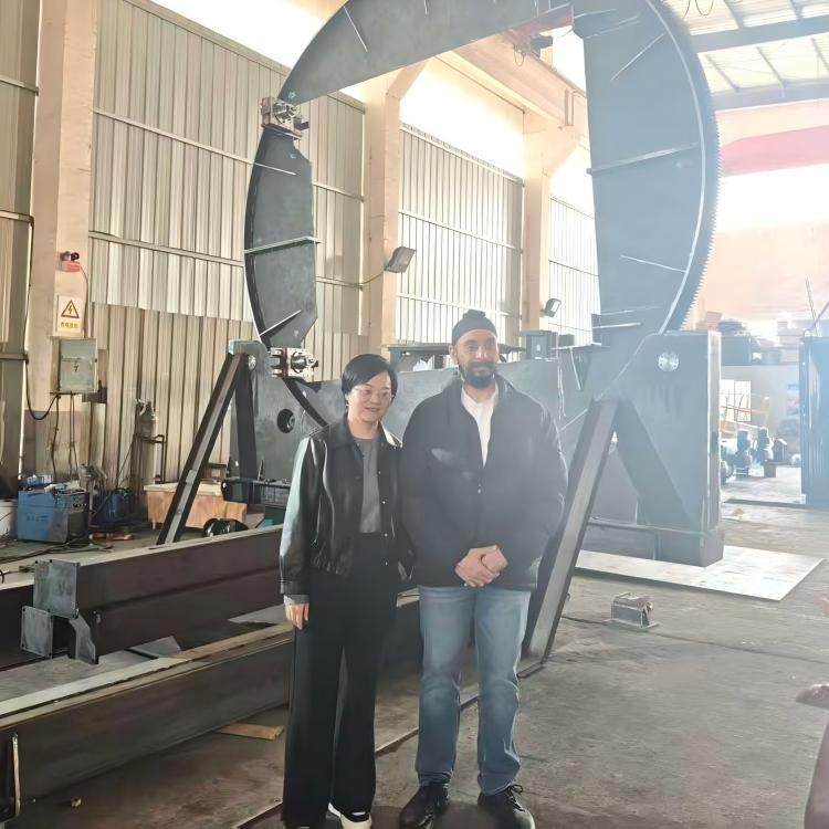 Warmly Entertain Indian Customers To Visit Our Factory And The Sales Smile Answers Questions.