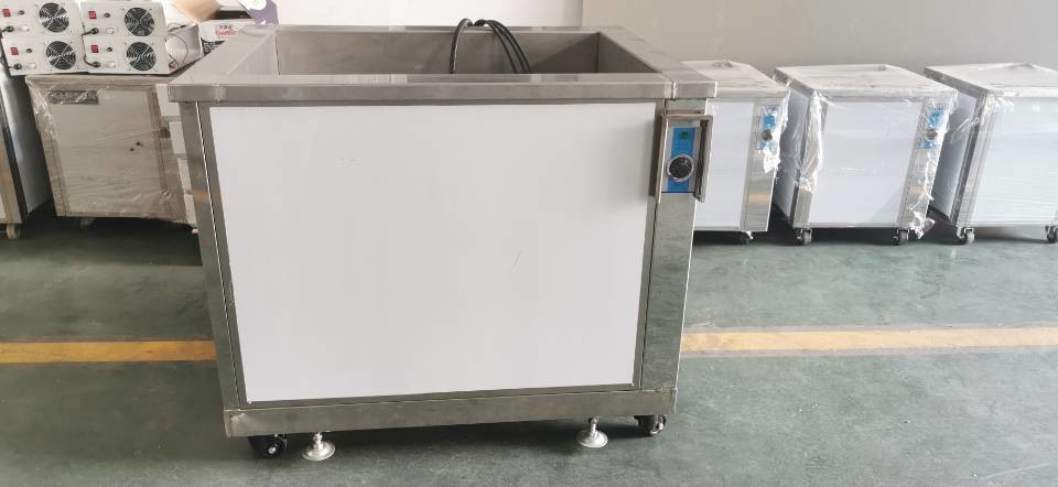 Ultrasonic cleaning machine