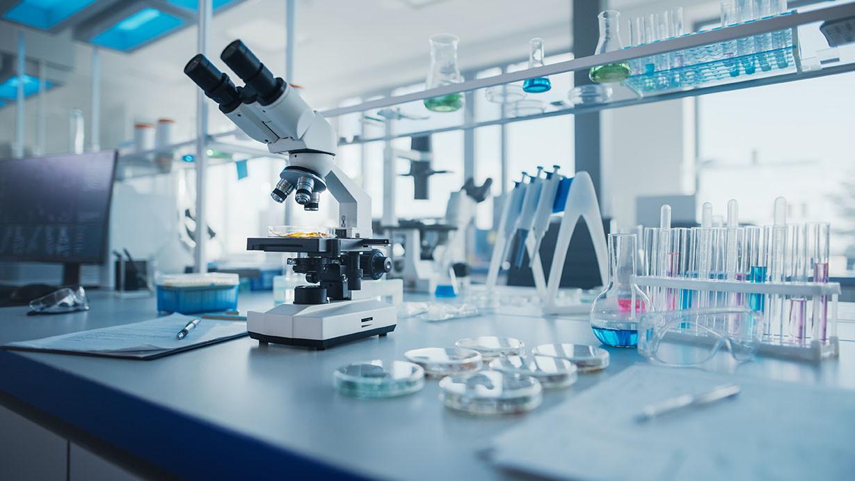 Laboratory Cleanroom Solutions: Research, Testing, & Biosafety
