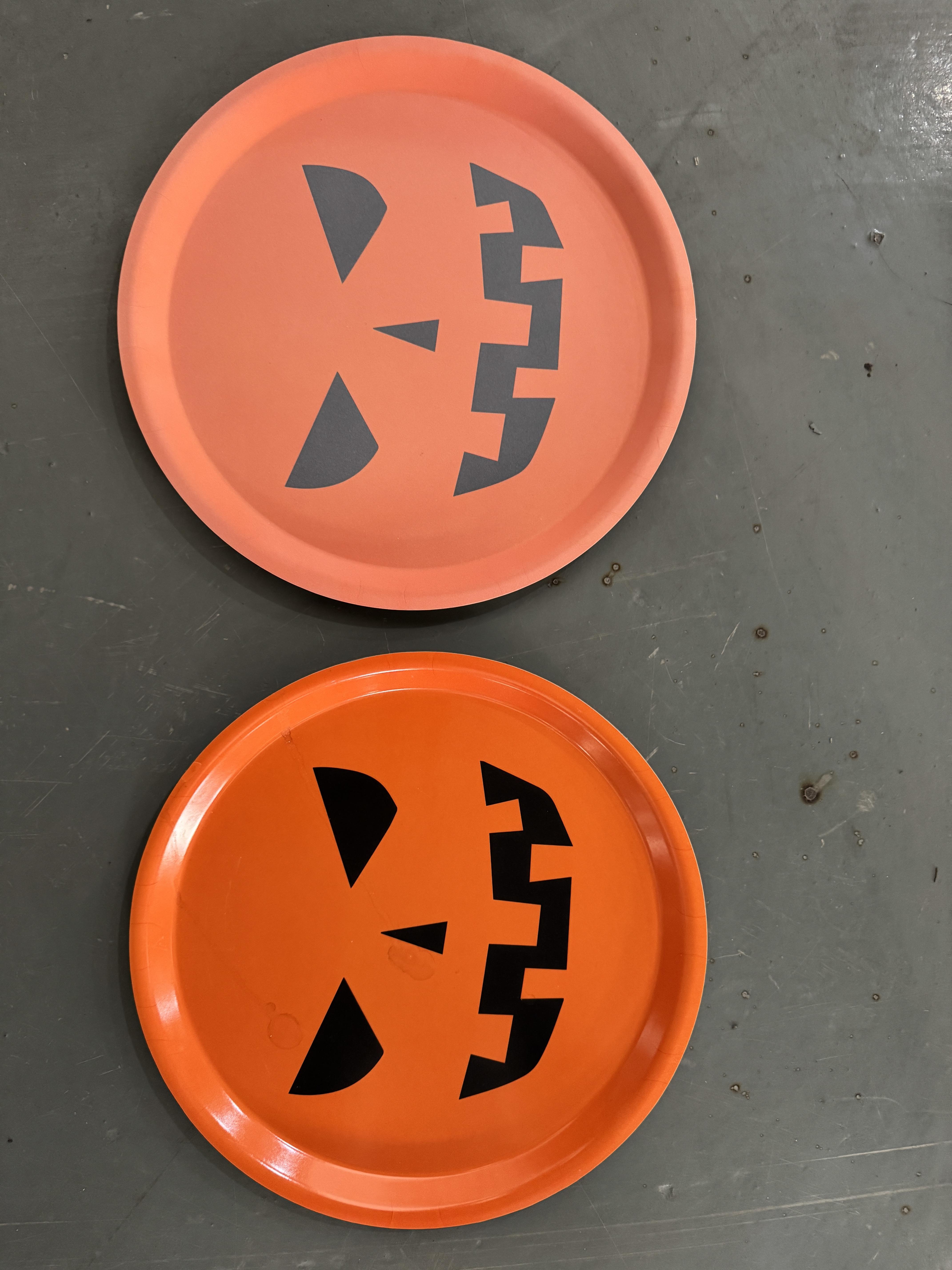 Glossy melamine Trays Turned  into matter Finish by Conveyor Automatic Sandblasting Machine