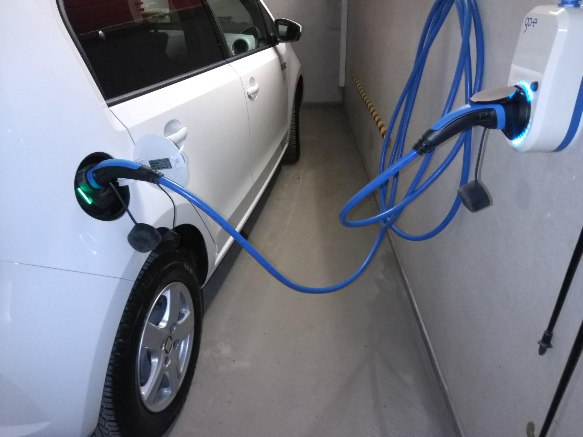 How to Charge a Electric Car at Public Charging Station