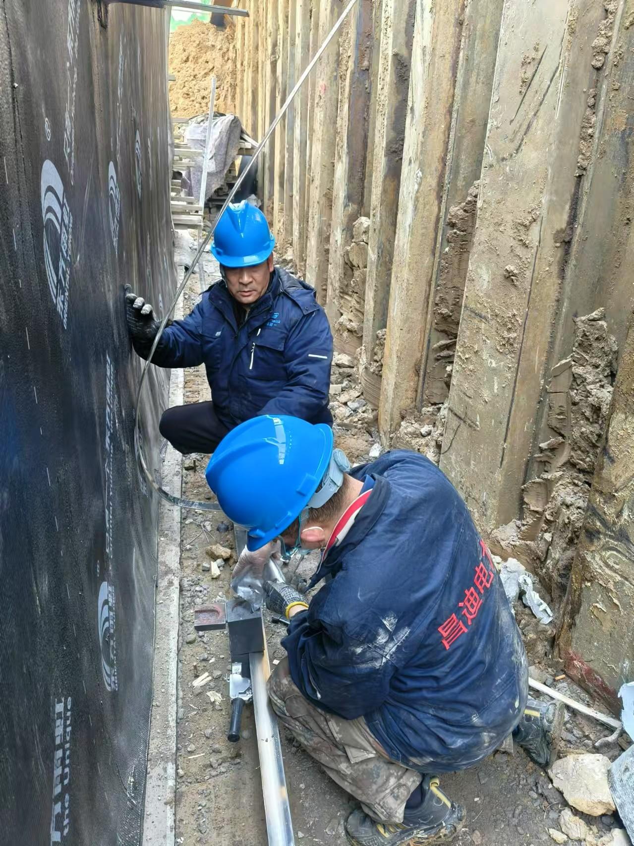 Exothermic welding construction