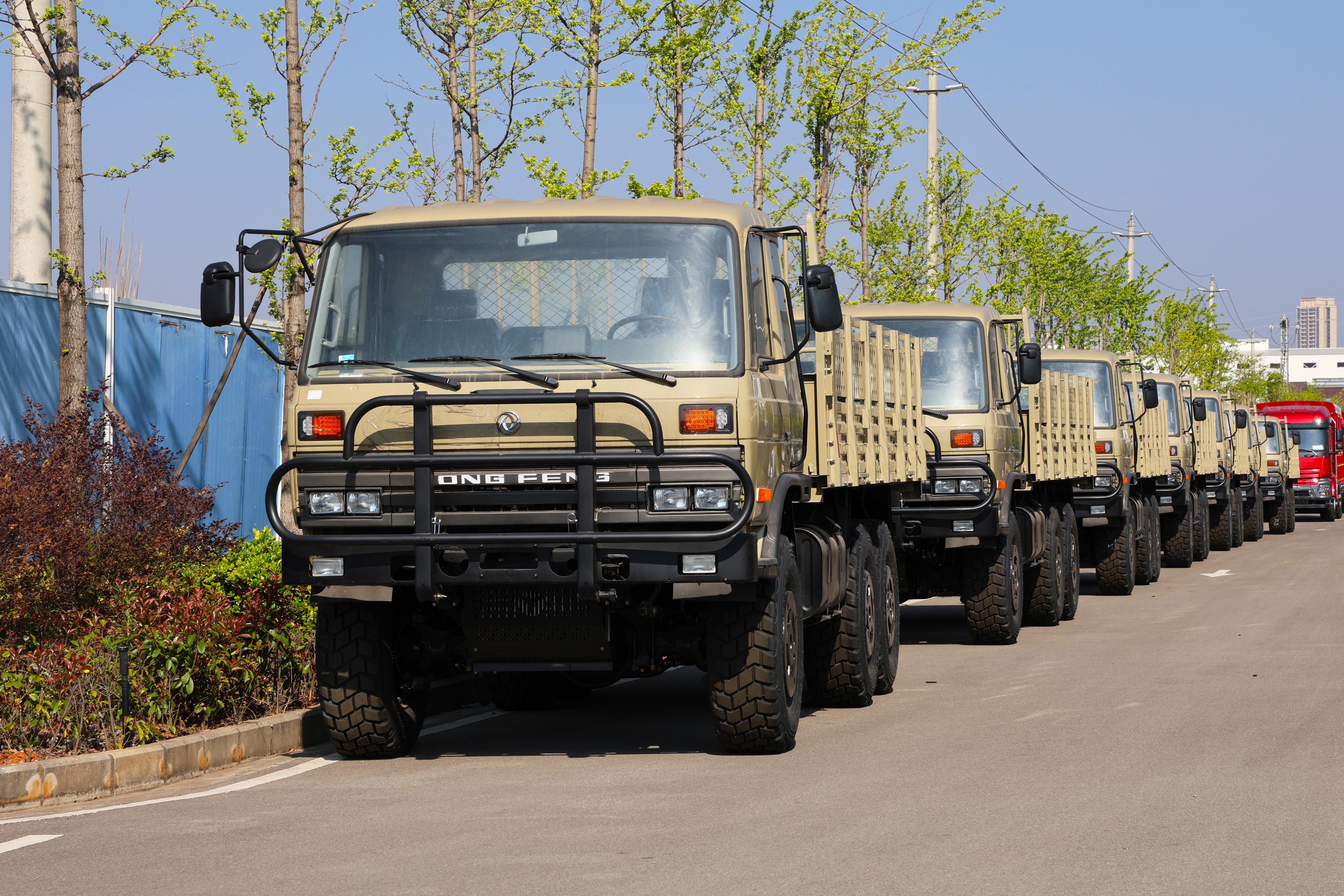 Thanks to Mr. Zhang for ordering 20 Dongfeng 6-wheel-drive EQ2102G off-road trucks from our company. 