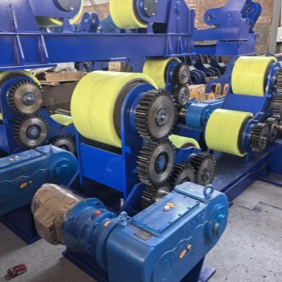 120-ton self-adjusting welding rotator is specially designed for petroleum pipeline welding.