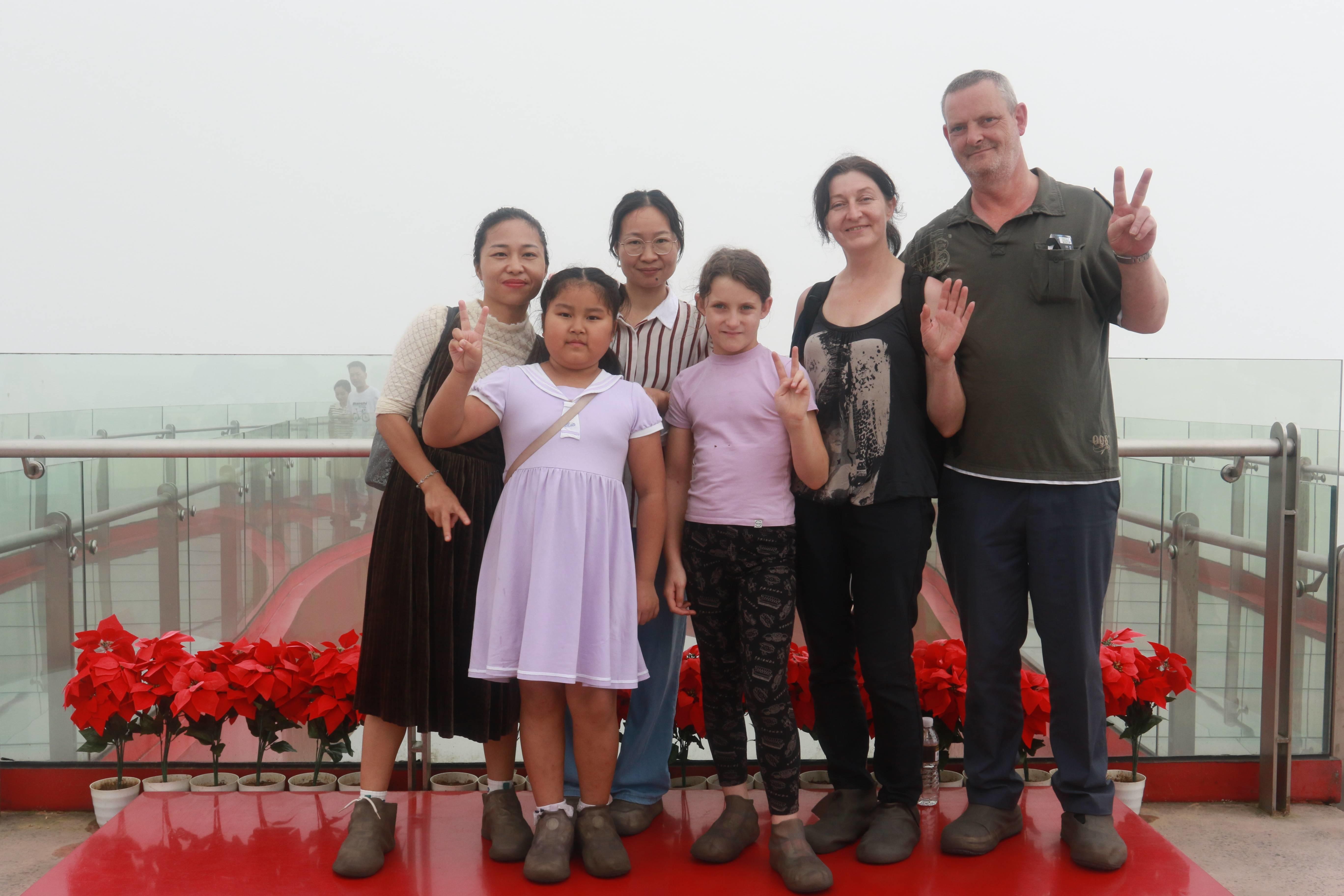 Welcome David's friends and family to visit our factory