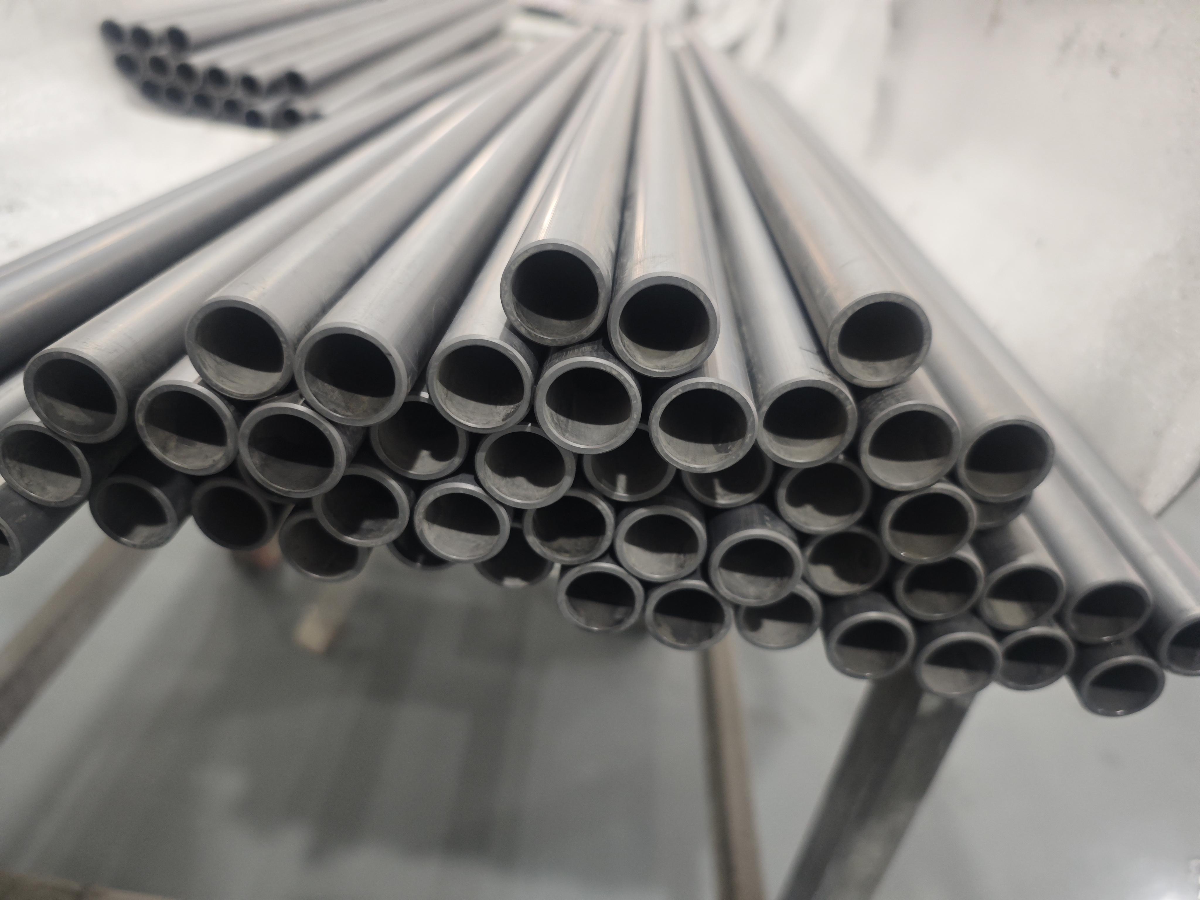 Case Study #06: Why a Straight Roller Failed Earlier Than a Slightly Bent One