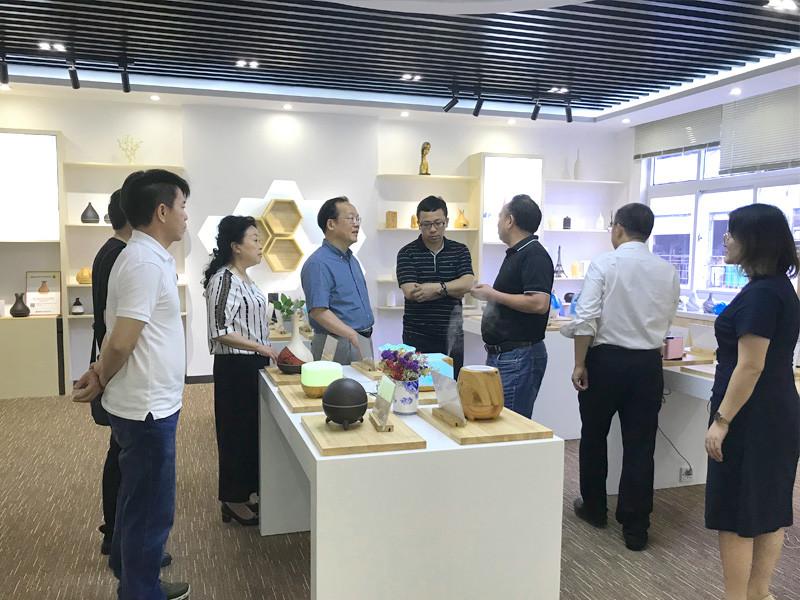 Customers Visit Dituo Factory to Know More Aromatherapy Products