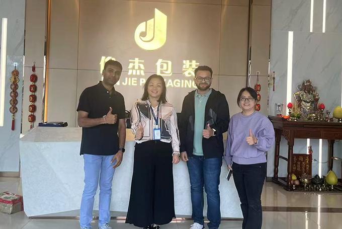 International Clients Visit Junjie Packaging Headquarters for In-Depth Cooperation Talks