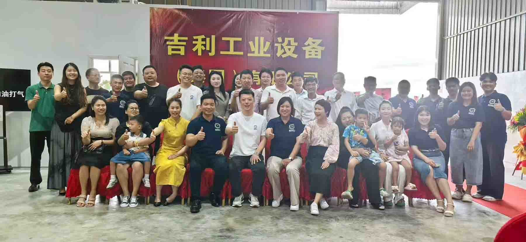 Jufeng Screw Air Compressor Strengthens Partnership with Thai Distributor