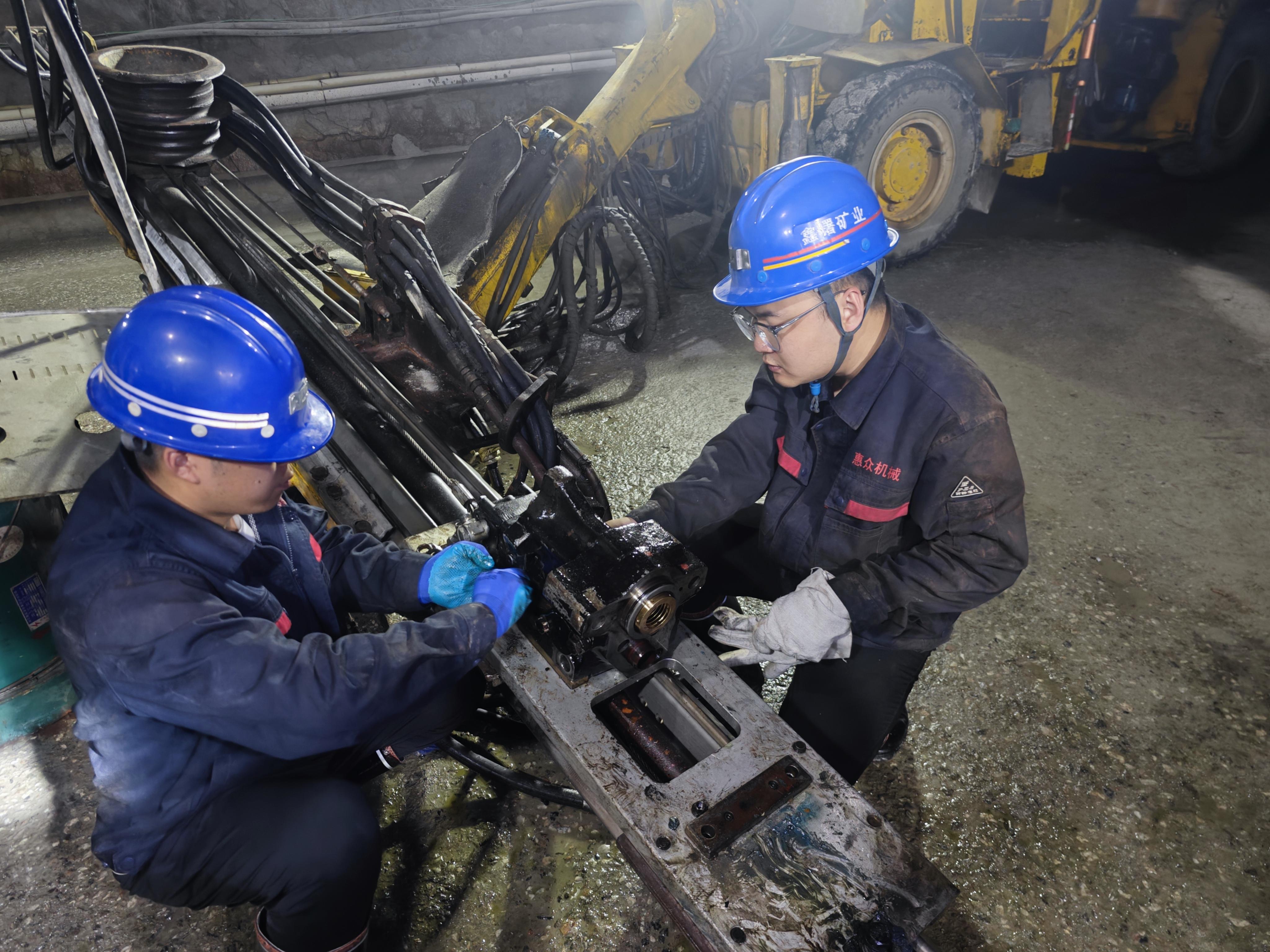 Customer Feedback on Epiroc 18U Rock Drill Gearbox Overheating — Our Company Responded Swiftly and Resolved the Issue On
