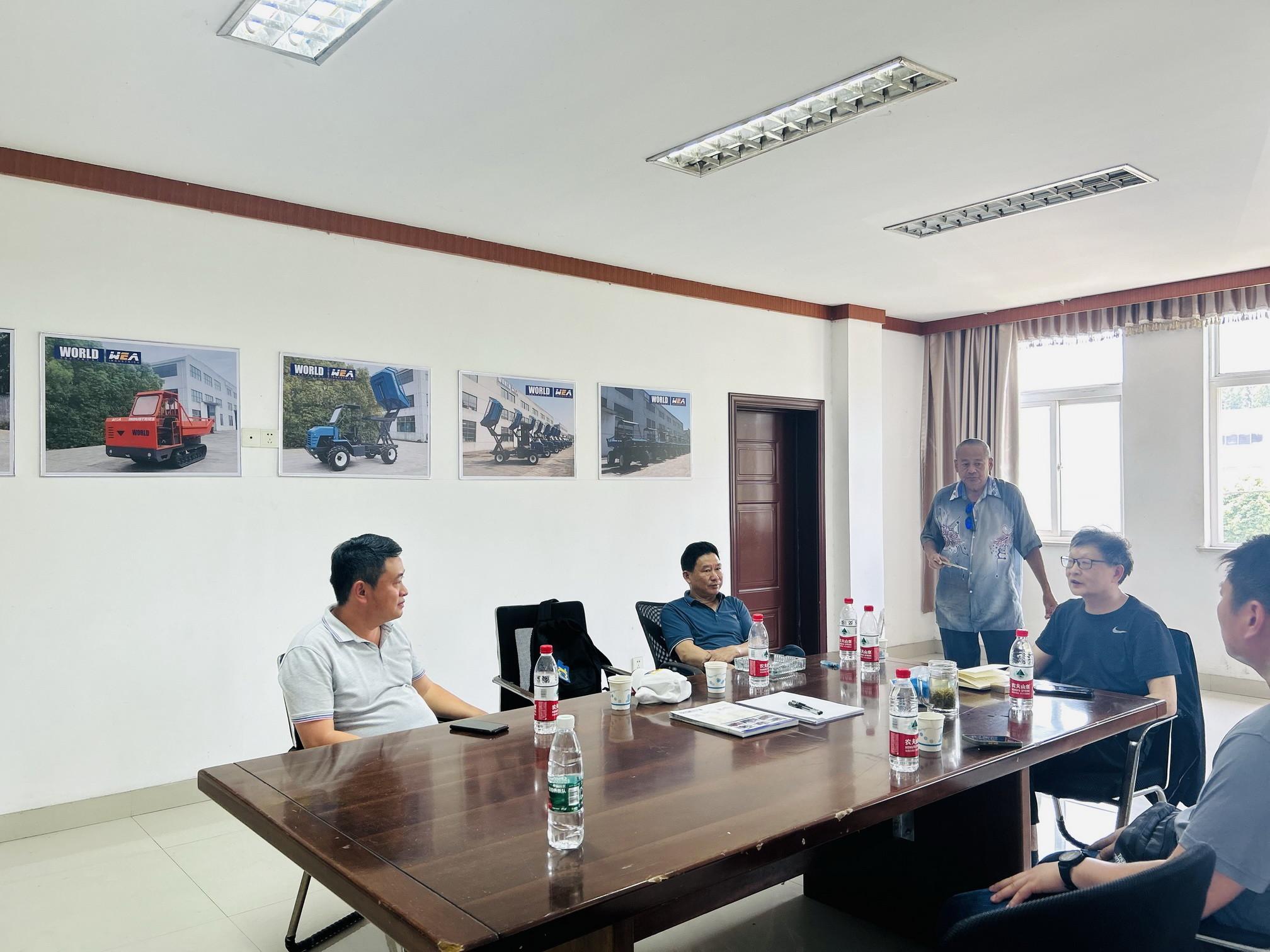 MALAYSIA CUSTOMER VISIT CRAWLER PALM OIL TRACTOR