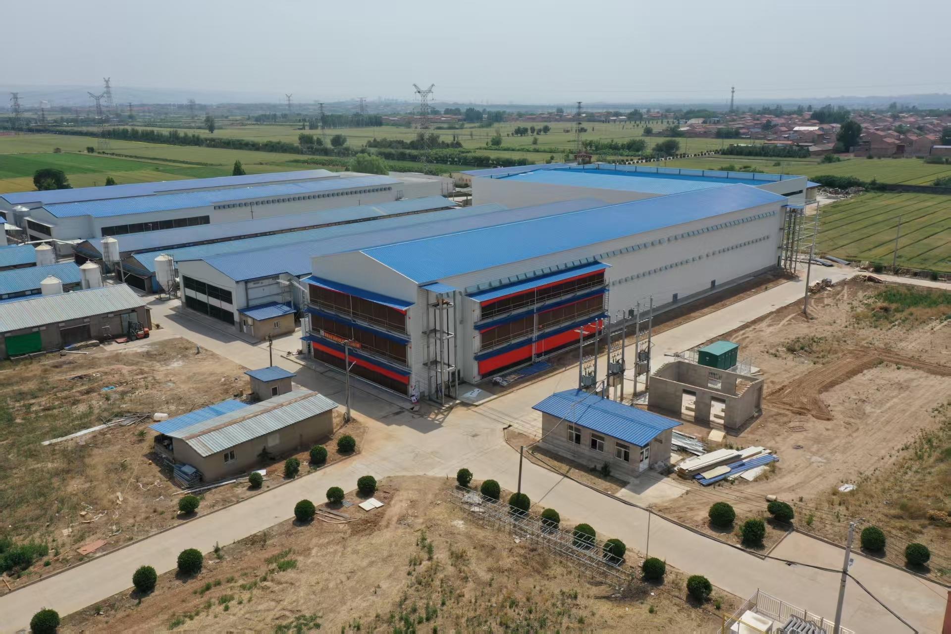 The largest layer house with 6-row 12-tier equipment accommodating 180,000 chickens