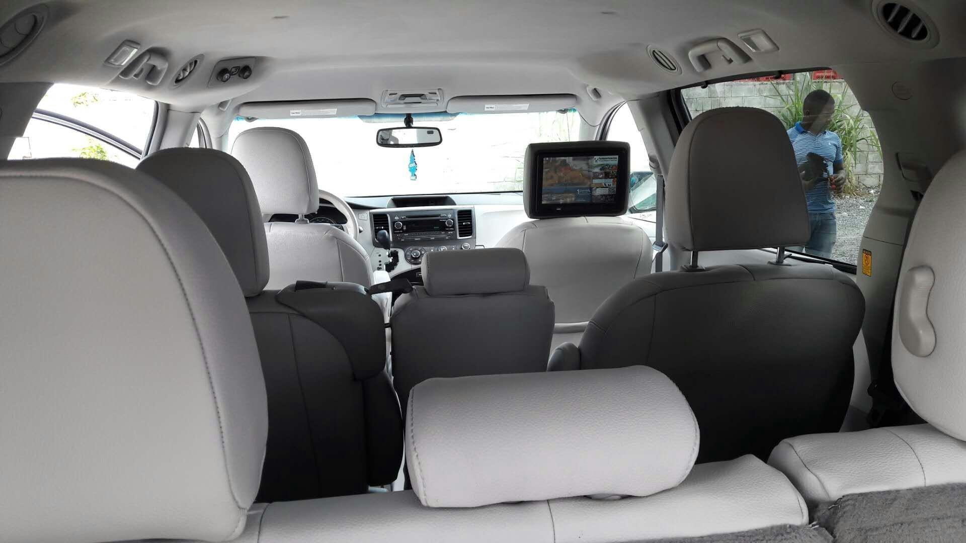 Celebrate Agents From The Dominican Republic Finished Installation of All Fleets With 10.1 Inch Taxi Screen