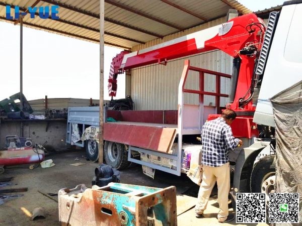 12 Tons Lorry Crane Assembly in Qatar