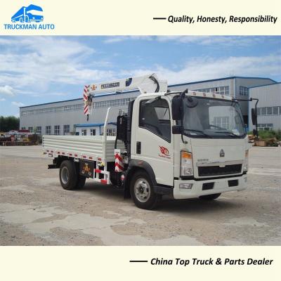 China 9.00R20 Tire 5 Ton HOWO Light Truck With 3 Tons Lifting Crane for sale