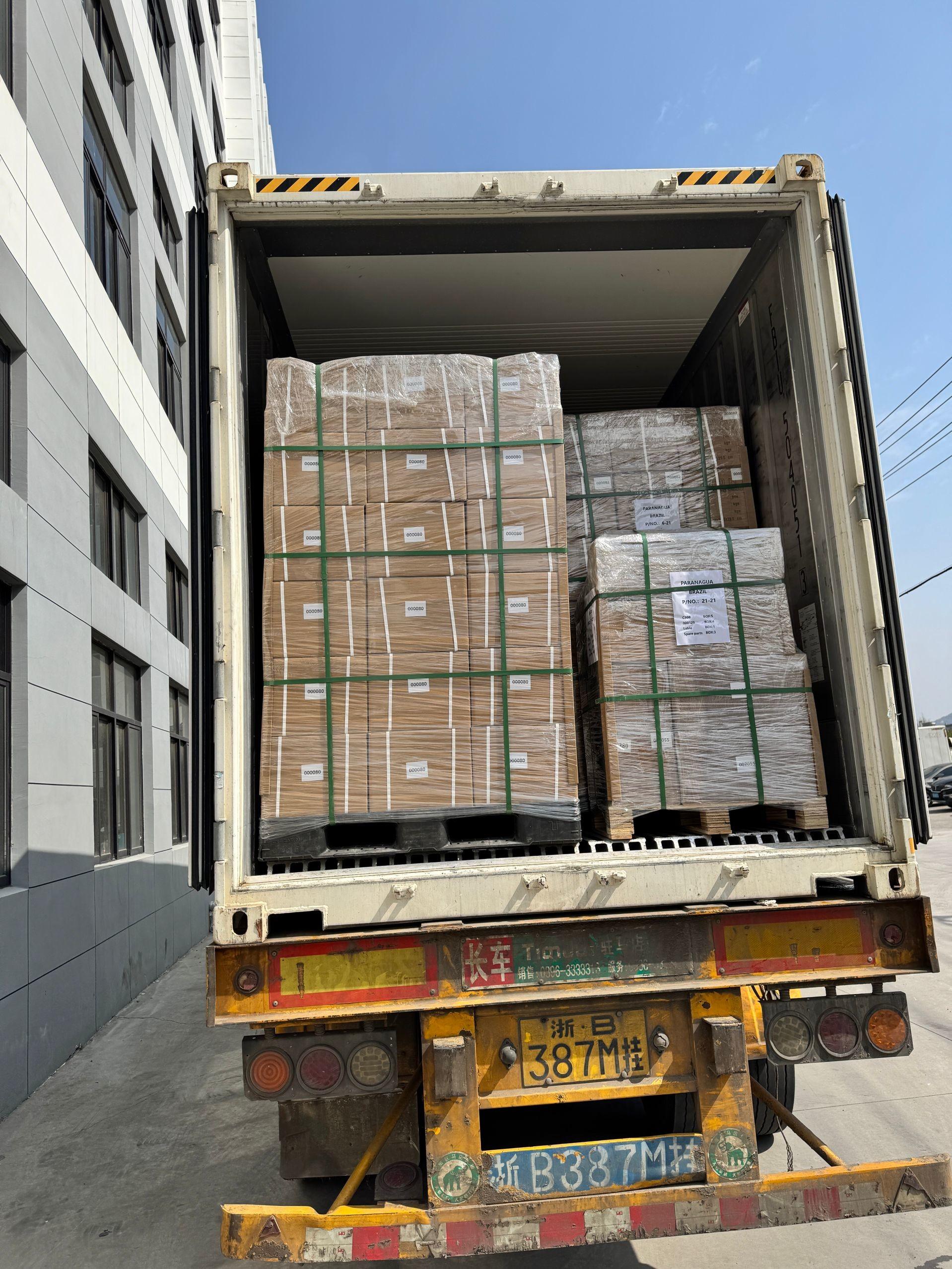 strapping tools get loaded in container
