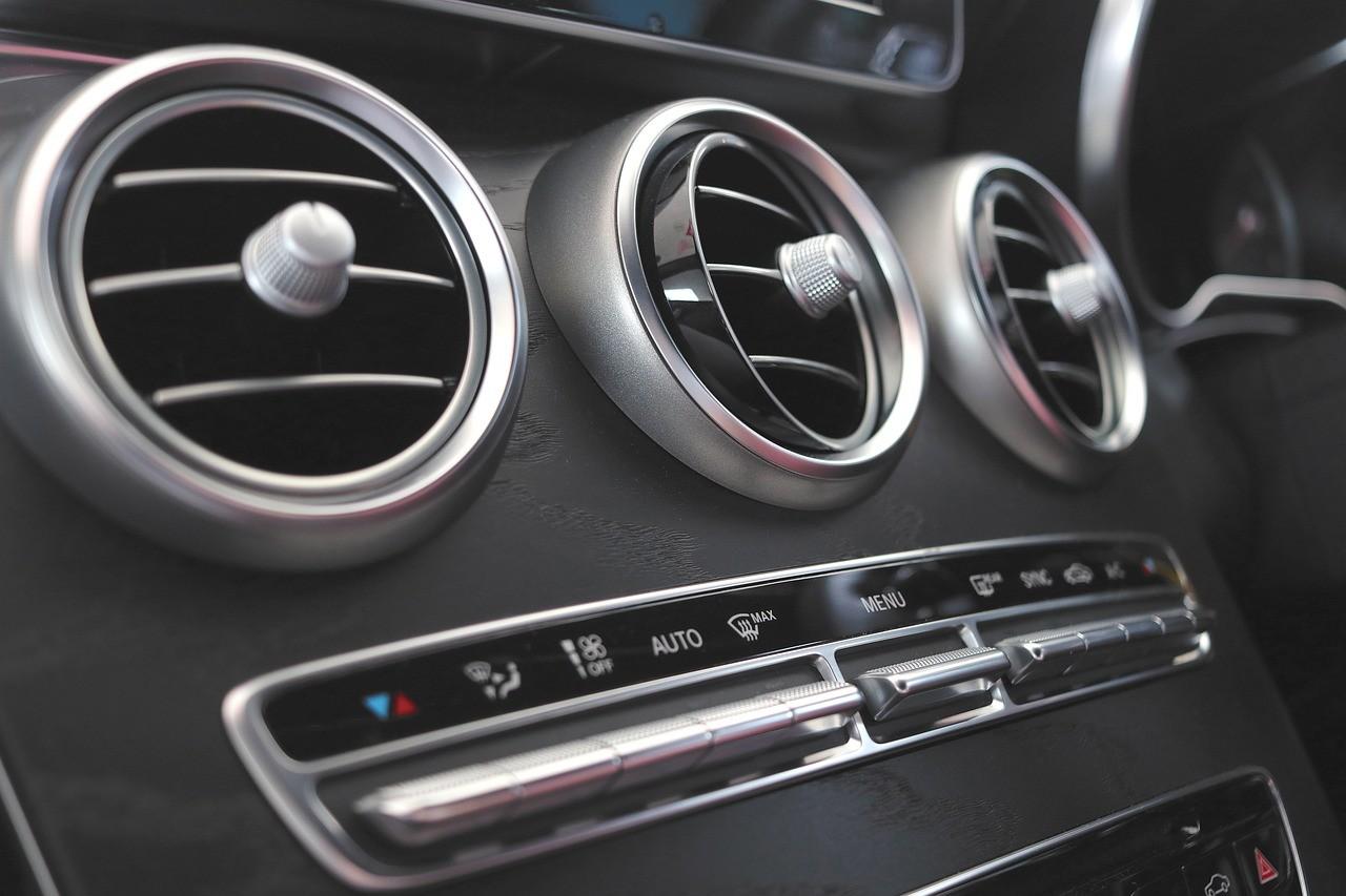Understanding the Role and Function of Car Condensers in Vehicle Air Conditioning Systems