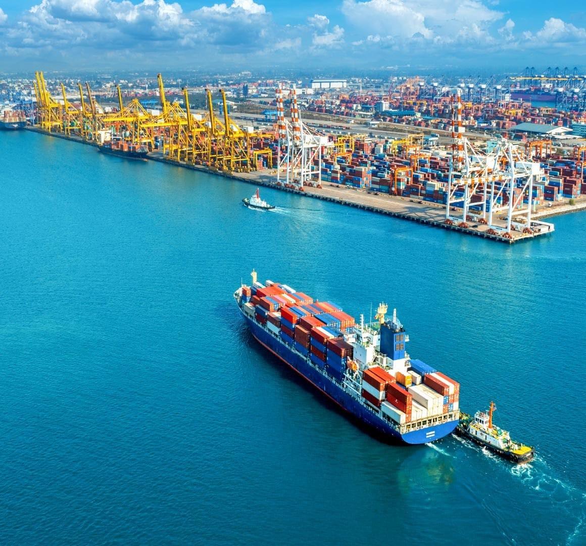 New energy electric cars are exported by sea