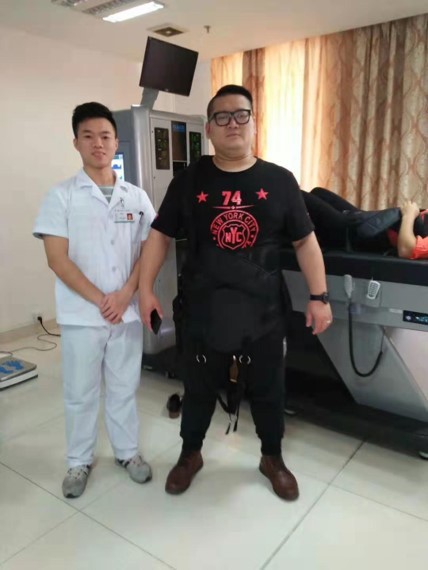 Mr. Zhang's rehabilitation treatment after receiving alien capsule non-surgical spinal decompression system