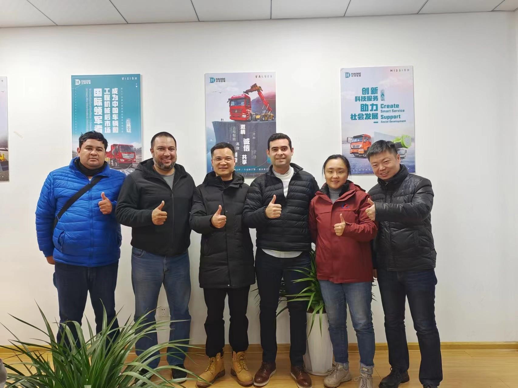 Customers come to visit our company